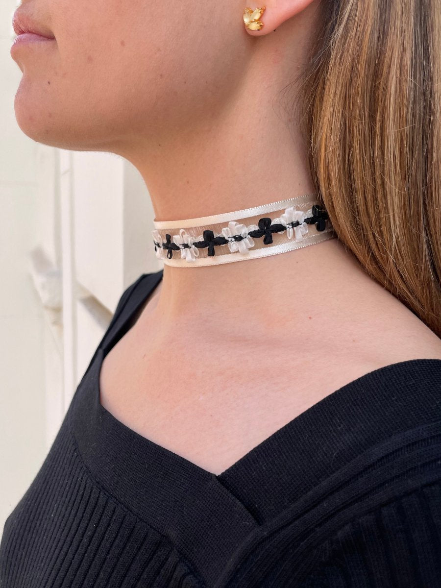 Elvira choker