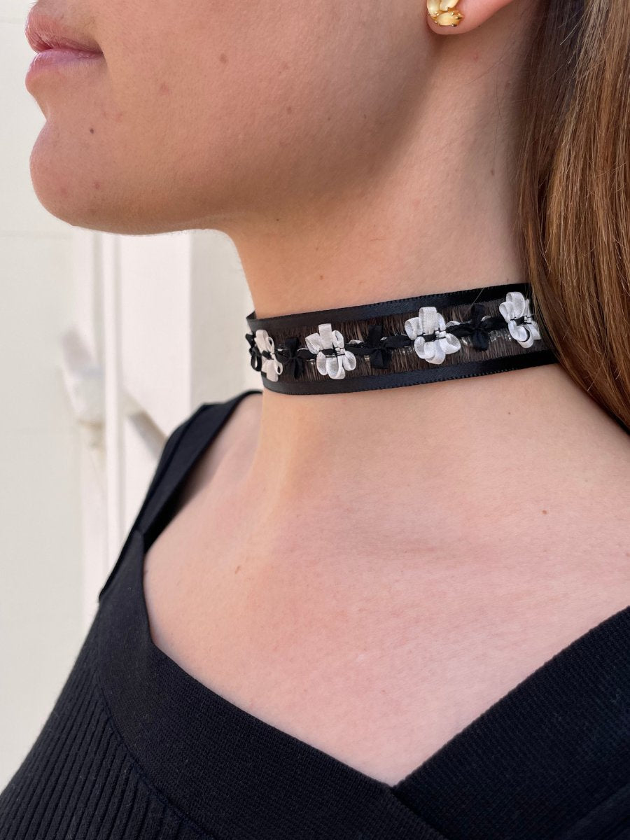 Elvira choker